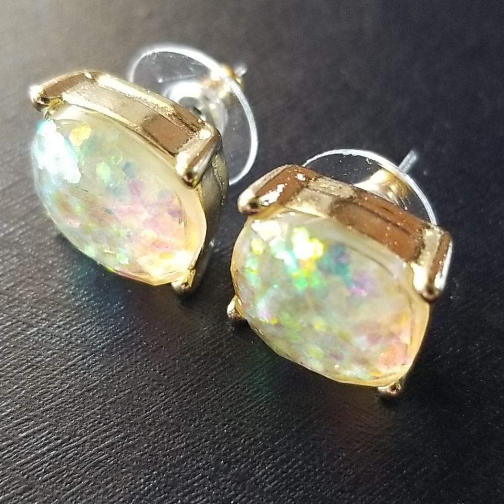 Iridescent Sparkle Stone Gold Stud Earrings! - Picture 1 of 6